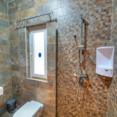 Spacious & Modern 3 Bedroom Near Seafront Jbor1-1