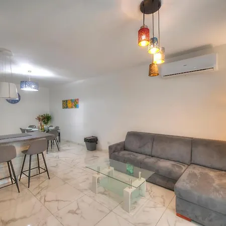 Spacious & Modern 3 Bedroom Near Seafront Jbor1-1 Appartement *