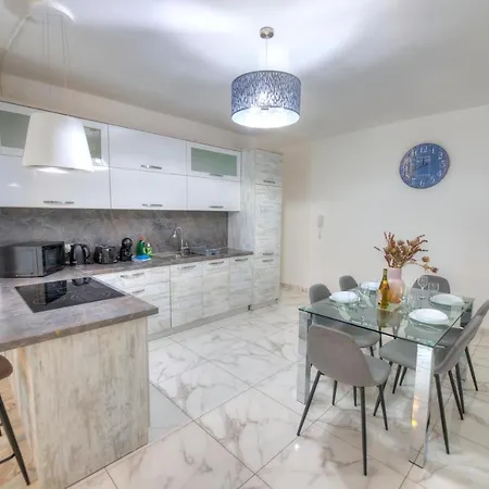 Spacious & Modern 3 Bedroom Near Seafront Jbor1-1 * Gzira