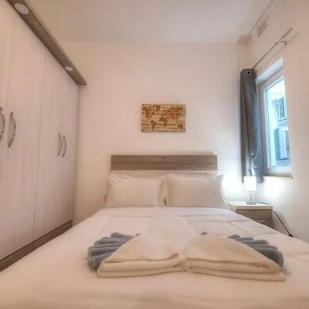 Spacious & Modern 3 Bedroom Near Seafront Jbor1-1