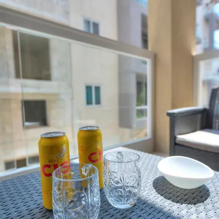 Spacious & Modern 3 Bedroom Near Seafront Jbor1-1